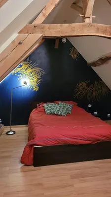 Un ou plusieurs lits dans un hébergement de l'établissement CHAMBRE D'HOTE A 15 MIN DU CIRCUIT DES 24H DU MANS