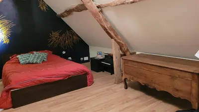 Un ou plusieurs lits dans un hébergement de l'établissement CHAMBRE D'HOTE A 15 MIN DU CIRCUIT DES 24H DU MANS