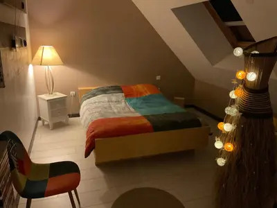 Un ou plusieurs lits dans un hébergement de l'établissement CHAMBRES 24h DU MANS OU LE MANS CLASSIC OU GP MOTO