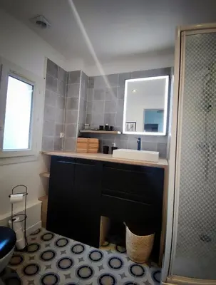 Cuisine ou kitchenette dans l'établissement Le Loge'Mans Appartement proche gare , Tram et centre ville