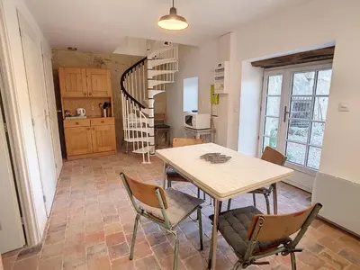 Cuisine ou kitchenette dans l'établissement Gîte atypique au cœur du village - Beauval 5 min
