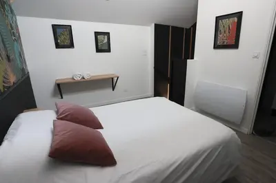 Un ou plusieurs lits dans un hébergement de l'établissement Maison la Cassine - Centre Doué la Fontaine - Proche Zoo