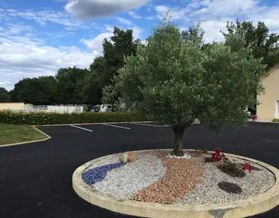 Jardin de l'établissement Camping les petites minaudières