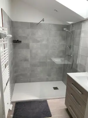 Salle de bains dans l'établissement Appartement Cosy La Maison de Jean