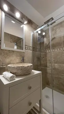Salle de bains dans l'établissement Insolite : Gîte Namaste à 500m à pied du Zoo de Beauval