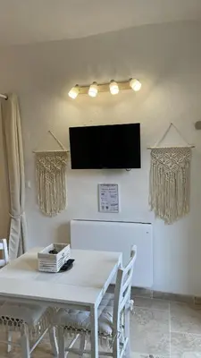 Télévision ou salle de divertissement dans l'établissement Insolite : Gîte Namaste à 500m à pied du Zoo de Beauval