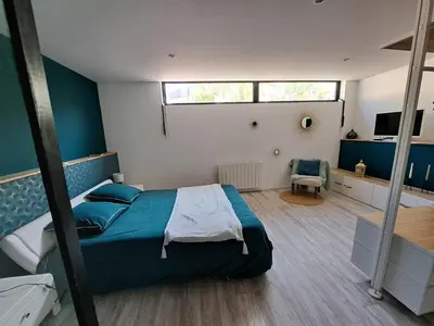 Un ou plusieurs lits dans un hébergement de l'établissement Chambre proche circuit 24h