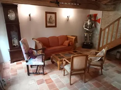 Coin salon dans l'établissement la tour du fauconnier