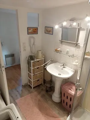 Salle de bains dans l'établissement les trois grandes portes