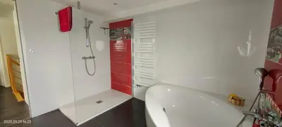 Salle de bains dans l'établissement Laloue