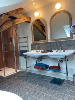 Salle de bains dans l'établissement La Gironnerie