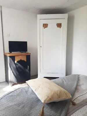 Télévision ou salle de divertissement dans l'établissement La maisonnette 301