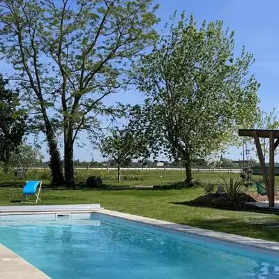 Gite au gré de la Loire piscine et spa