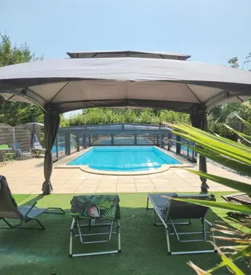 Piscine de l'établissement Le prieure ou située à proximité