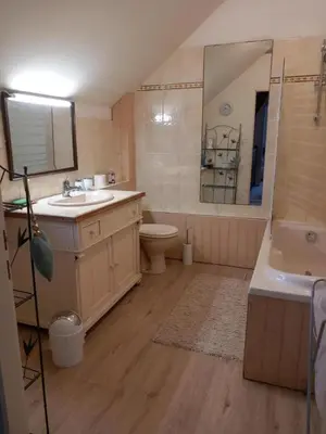 Salle de bains dans l'établissement Le prieure