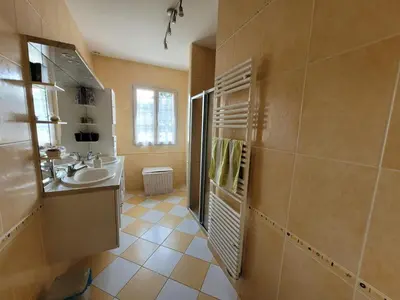 Salle de bains dans l'établissement Chez Jo
