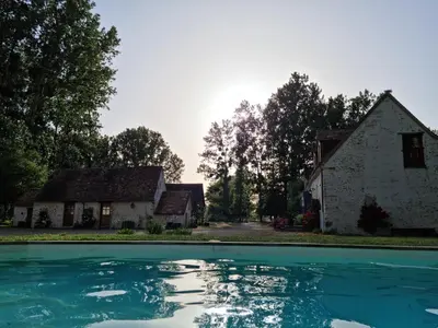 Piscine de l'établissement L 'Aupinouse Chambre double Pivoine avec salle d'eau privative ou située à proximité