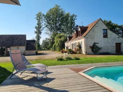 Piscine de l'établissement L 'Aupinouse Chambre double Pivoine avec salle d'eau privative ou située à proximité