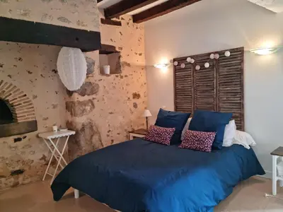 Un ou plusieurs lits dans un hébergement de l'établissement L 'Aupinouse Chambre double Pivoine avec salle d'eau privative