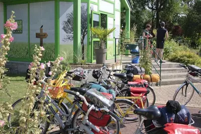 Vélo sur le terrain de l'établissement Camping Onlycamp Le Sabot ou dans les environs