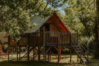 Aire de jeux pour enfants de l'établissement Camping Onlycamp Le Sabot