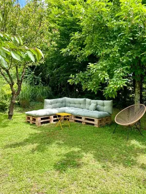 Jardin de l'établissement Maison de campagne, Gîte rouge