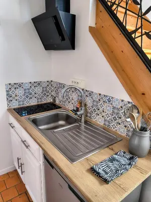 Cuisine ou kitchenette dans l'établissement Maison de campagne, Gîte rouge