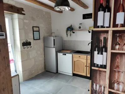 Cuisine ou kitchenette dans l'établissement Maison charmante