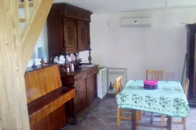 Cuisine ou kitchenette dans l'établissement Gîte indépendant, clim et grand parking extérieur