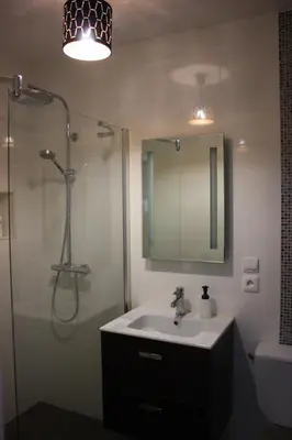 Salle de bains dans l'établissement Villa Le Printemps, maison 15 pers avec piscine