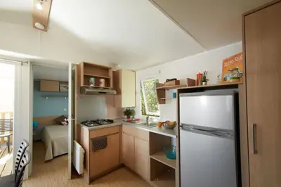 Cuisine ou kitchenette dans l'établissement Camping Valloire-sur-Cisse