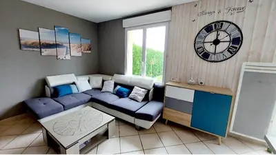 Coin salon dans l'établissement Maison d'hôtes avec jardin 3 chambres pour 7 à 45 min circuit 24h du Mans
