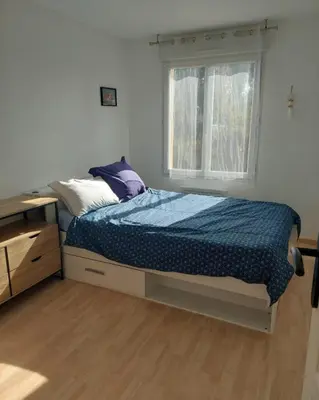 Un ou plusieurs lits dans un hébergement de l'établissement Maison d'hôtes avec jardin 3 chambres pour 7 à 45 min circuit 24h du Mans