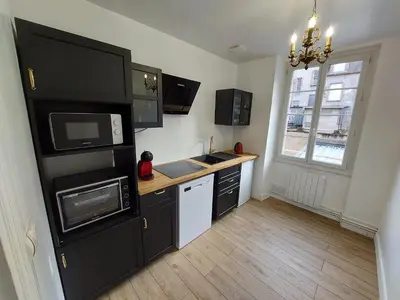 Cuisine ou kitchenette dans l'établissement La Chambre des Sorciers