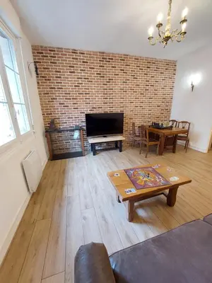 Télévision ou salle de divertissement dans l'établissement La Chambre des Sorciers