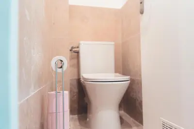 Salle de bains dans l'établissement L Hexagone Magique, logement calme