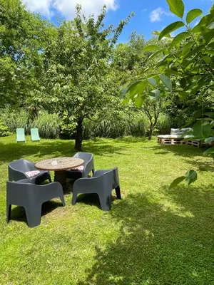 Jardin de l'établissement Maisons de campagne. Gîte vert.