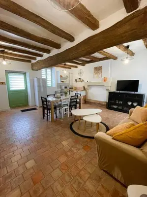 Cuisine ou kitchenette dans l'établissement Maisons de campagne. Gîte vert.