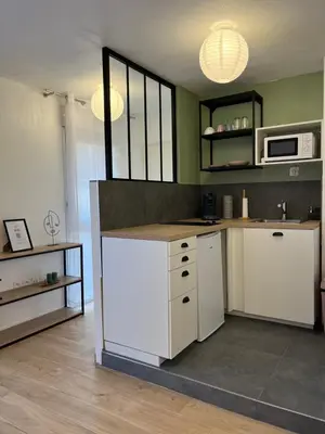 Cuisine ou kitchenette dans l'établissement Petit cocon paisible