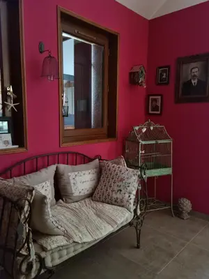 Coin salon dans l'établissement L'Aupinouse Chambre double Chardon, au 1er étage avec salle d'eau privative