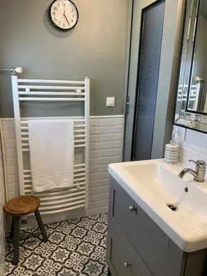 Salle de bains dans l'établissement La maison Cattleya