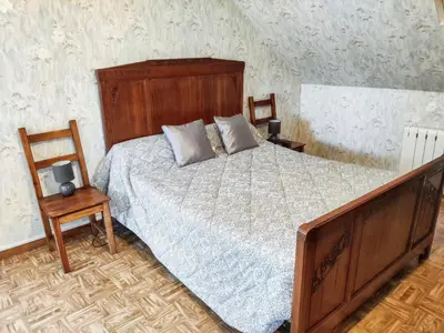 Un ou plusieurs lits dans un hébergement de l'établissement Chaleureuse Maison de Campagne avec Terrasse et Cheminée