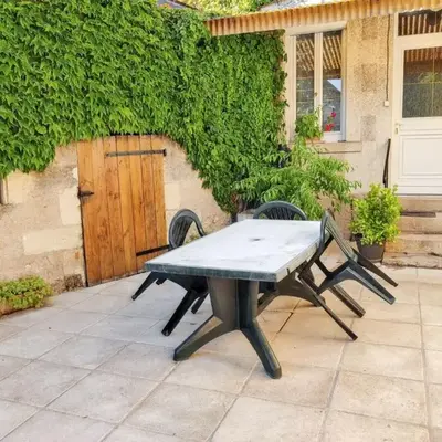 Chaleureuse Maison de Campagne avec Terrasse et Cheminée