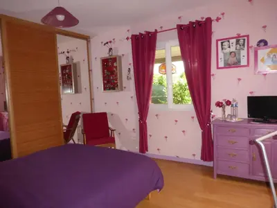 Télévision ou salle de divertissement dans l'établissement Chambre le Mans