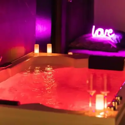 * Spa & Détente # Suite Privée # Tours # Netflix *
