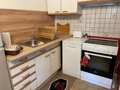 Cuisine ou kitchenette dans l'établissement Gîte cosy au calme avec grand jardin, proche du Mans - Parking privé, Wifi fibre, équipements complets - FR-1-410-392
