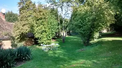 Jardin de l'établissement Maisonnette perchée au cœur de la nature