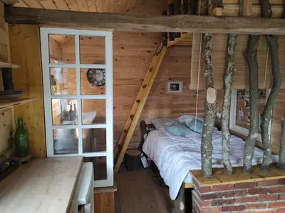 Un ou plusieurs lits dans un hébergement de l'établissement Maisonnette perchée au cœur de la nature
