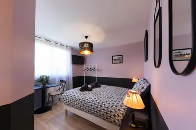 Un ou plusieurs lits dans un hébergement de l'établissement ECRIN romantique,7studios,3km du zoo!