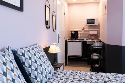Cuisine ou kitchenette dans l'établissement ECRIN romantique,7studios,3km du zoo!